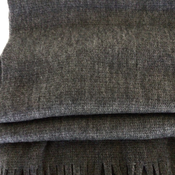 LUCKY BRAND GRAY ACRYLIC LONG FRINGED SCARF NWT - Picture 5 of 11